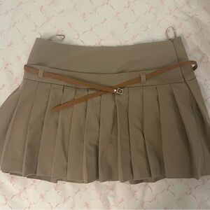 Selling Zara pleated skirt/ skort